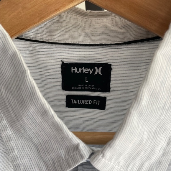 Men's Hurley Blue-to-White Gradient Shortsleeved Button Down, Size L - Picture 4 of 5